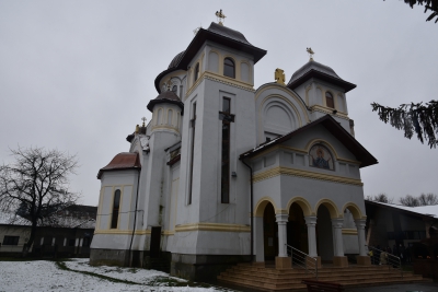 Liturghie Arhierească la Catedrala ,,Sfânta Cuvioasă Parascheva” din Strehaia