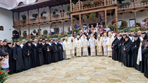 Bucurie împătrită la Sihăstria Râșcăi cu prilejul hramului. Preasfinţitul Părinte Nicodim a făcut parte din soborul de ierarhi slujitori