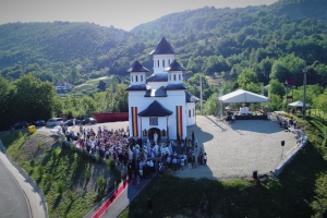 Zi de mare sărbătoare pentru credincioșii parohiei Ponoarele - Biserica din  vecinătatea Podului lui Dumnezeu a fost sfințită