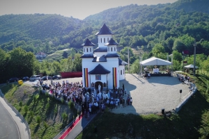 Zi de mare sărbătoare pentru credincioșii parohiei Ponoarele - Biserica din vecinătatea Podului lui Dumnezeu a fost sfințită