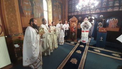 Slujbă arhierească și botez la Parohia Arginești