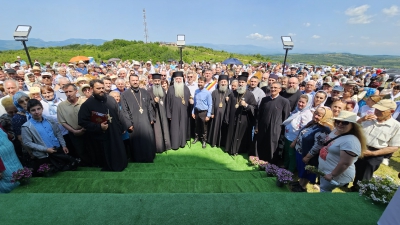 Patru arhierei au slujit la Ciumarca satului Godeanu, pe dealul Chiciora