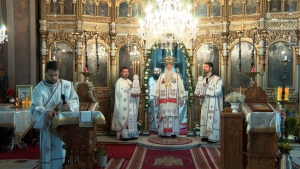 Hram de sărbătoare la Biserica Grecescu din Drobeta-Turnu Severin. Sfânta Liturghie arhierească în ziua Nașterii Sfântului Ioan Botezătorul