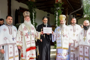 Slujbă arhierească la Mănăstirea Gura Motrului
