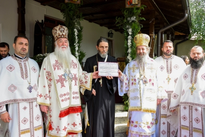 Slujbă arhierească la Mănăstirea Gura Motrului