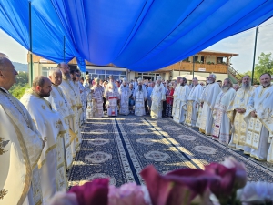 Praznic luminat la Mănăstirea cu hramul „Adormirea Sfintei Ana”, din municipiul Orşova