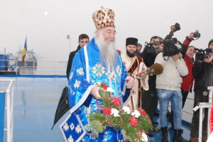 Procesiune solemnă de Bobotează a preoţilor şi credincioşilor spre portul severinean
