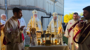 Doi arhierei au slujit la Hramul Mănăstirii Cerneți