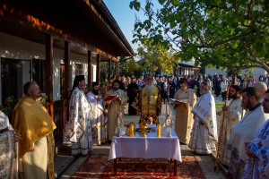 Zi de mare praznic pentru obştea monahală de la Mănăstirea Cerneţi