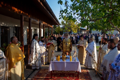 Zi de mare praznic pentru obştea monahală de la Mănăstirea Cerneţi