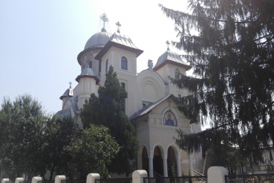 Ierarhul mehedinţenilor slujeşte duminică la biserica cu hramul Sfânta Parascheva din oraşul Strehaia